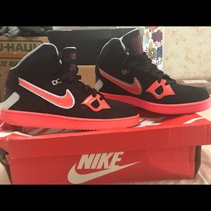 * LIKE NEW * Women’s size 10 Nike Son of Force mid